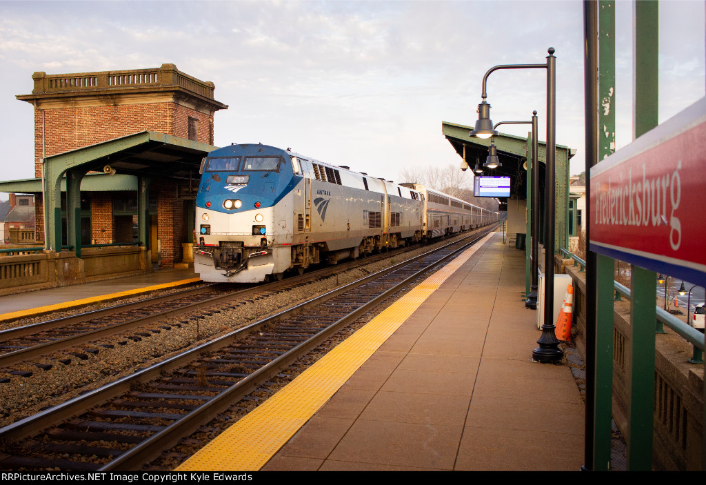 AMTK P40DC #832 on "Auto Train" No. 53